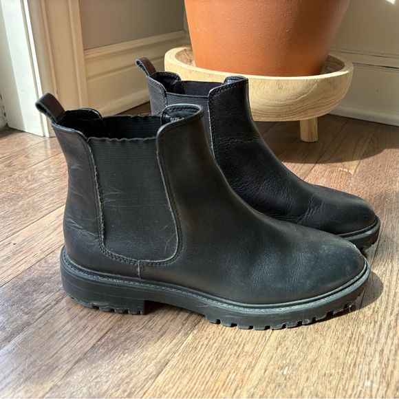 Banana Republic Shoes - Black Leather Chelsea Boots